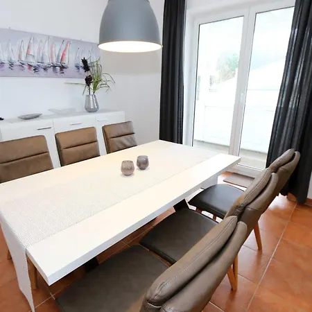 Haus Holstein - 11 Mit Balkon * Sellin (Rugen)